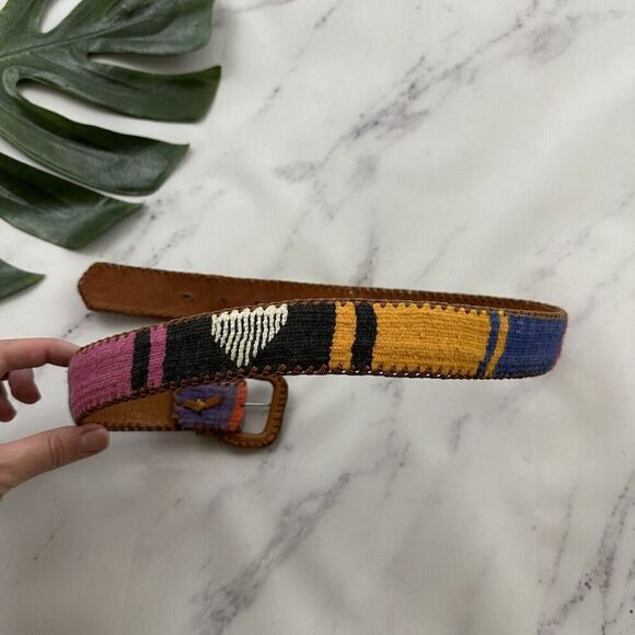 Womens Vintage Hand Made Tapestry Leather Belt Size XS Brown Colorful Tooled - Picture 3 of 4